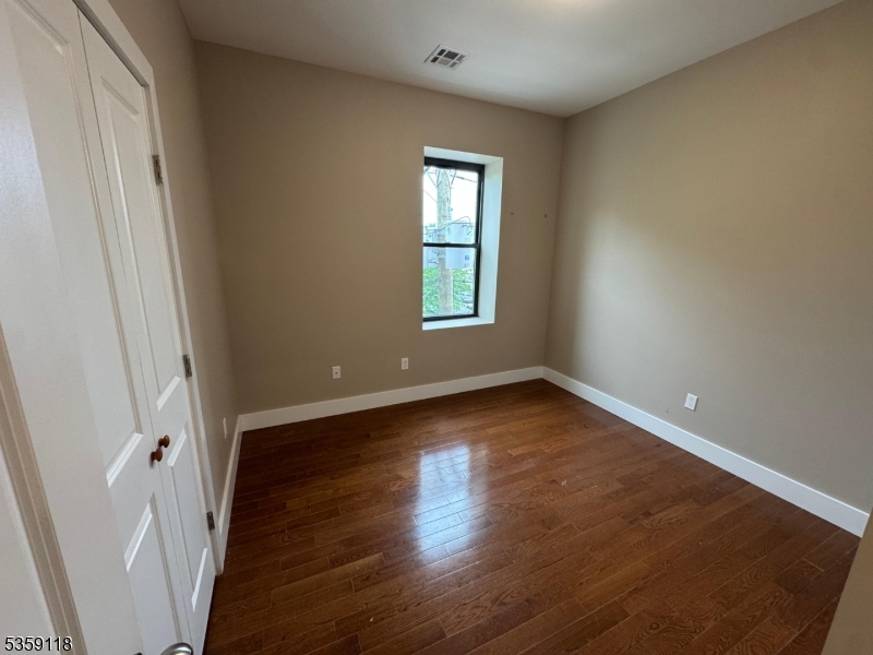 Newark City, NJ 07103,273 16Th Ave #3R