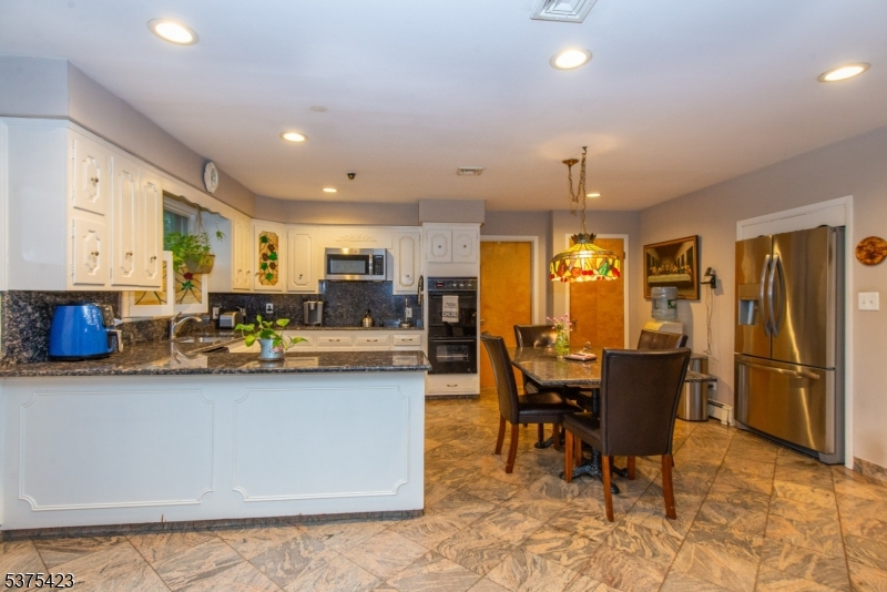 Clifton City, NJ 07013,118 Country Ln