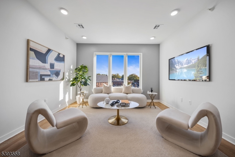 Bloomfield Twp., NJ 07003,37 Farrand St #402