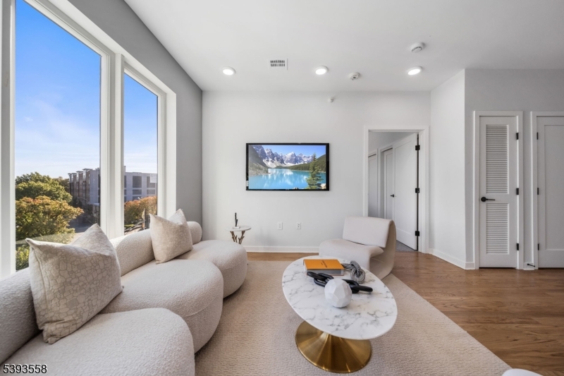 Bloomfield Twp., NJ 07003,37 Farrand St #402