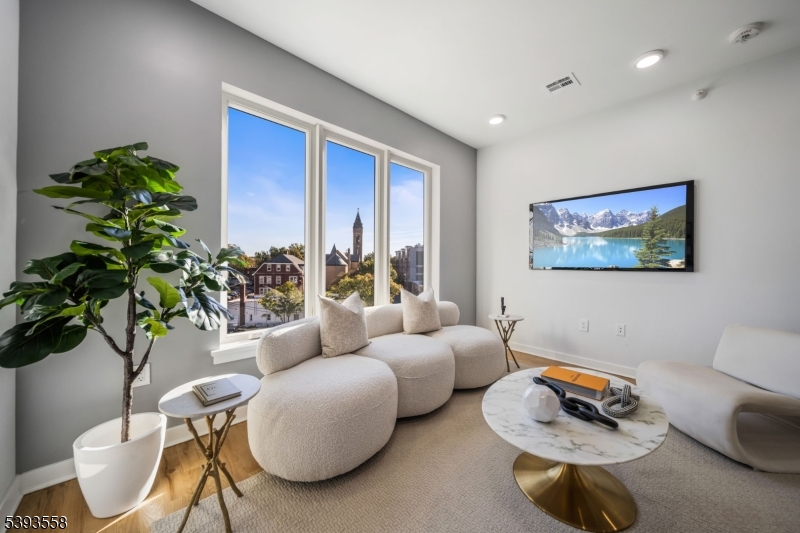 Bloomfield Twp., NJ 07003,37 Farrand St #402