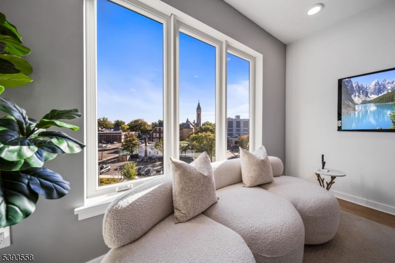 Bloomfield Twp., NJ 07003,37 Farrand St #402