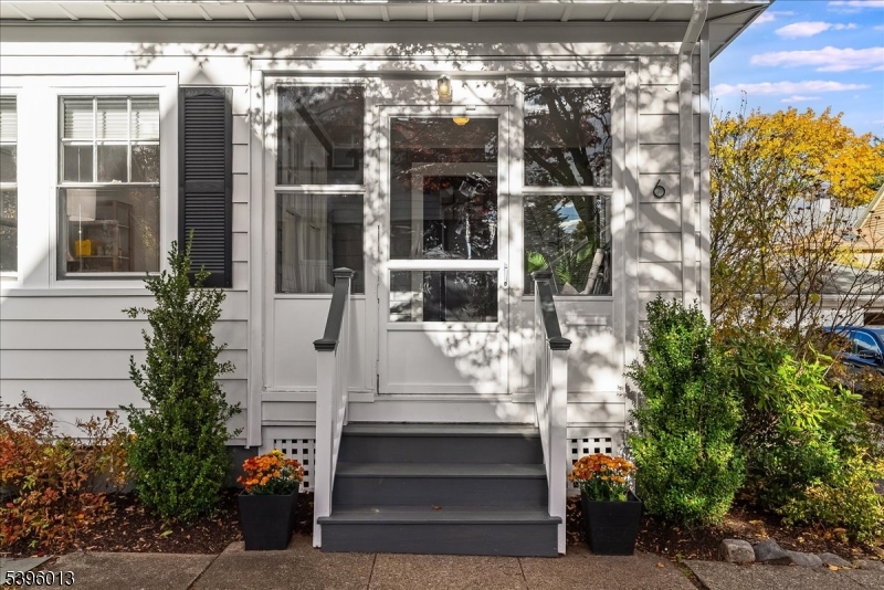 Montclair Twp., NJ 07043,6 Fernwood Pl