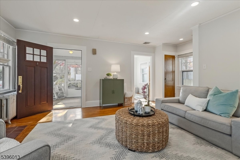 Montclair Twp., NJ 07043,6 Fernwood Pl