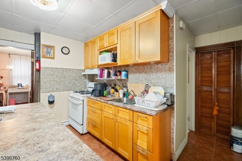 Elizabeth City, NJ 07201,478 Walnut St