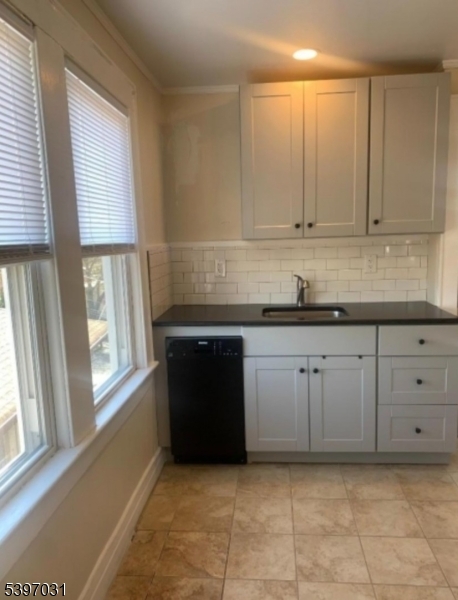 Nutley Twp., NJ 07110,10 Hagert St #3