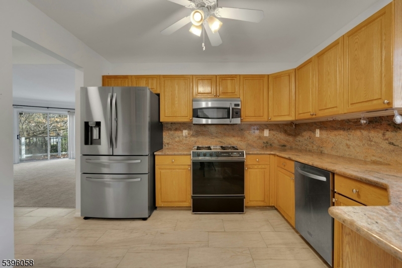 Watchung Boro, NJ 07922,32 BERKELEY SQUARE