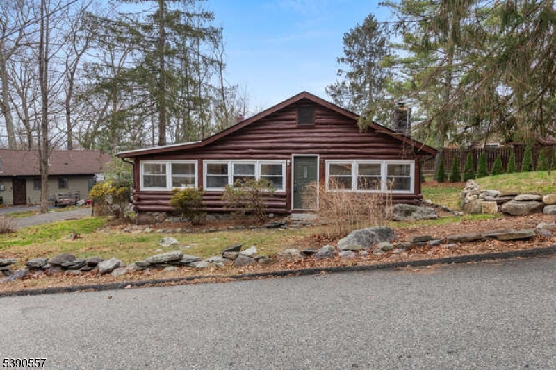 West Milford Twp., NJ 07480,15 Cliff Rd