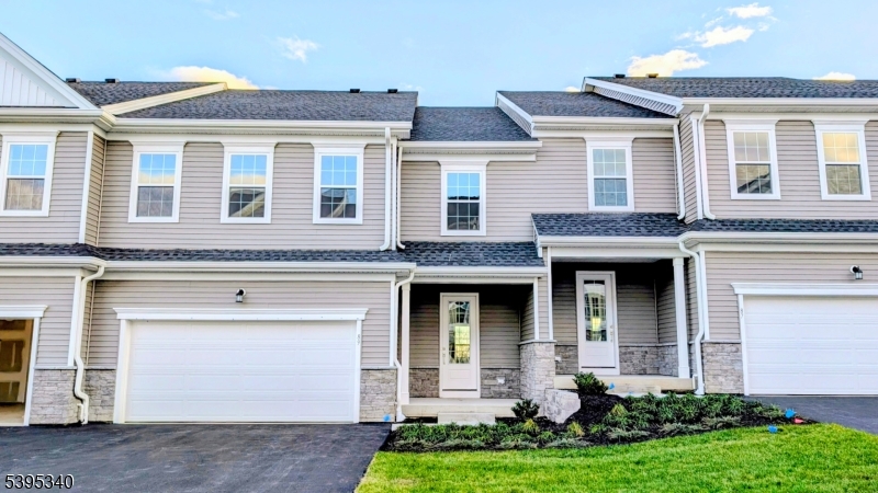 89 Ventura Dr, East Hanover Twp., NJ 07936