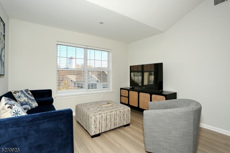 Midland Park Boro, NJ 07432,187 Paterson Avenue