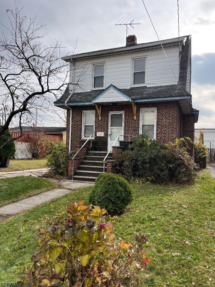 1 Woodland Ave, Little Ferry Boro, NJ 07643