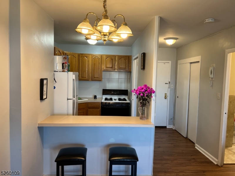 Passaic City, NJ 07055,285 Aycrigg Ave #12C