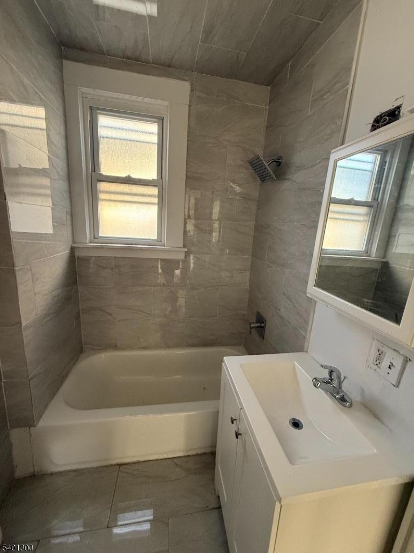 East Orange City, NJ 07018,85 Sunnyside Ter #2