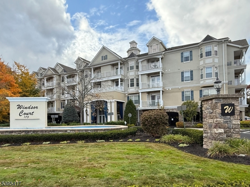 175 Rochelle Ave #218, Rochelle Park Twp., NJ 07662