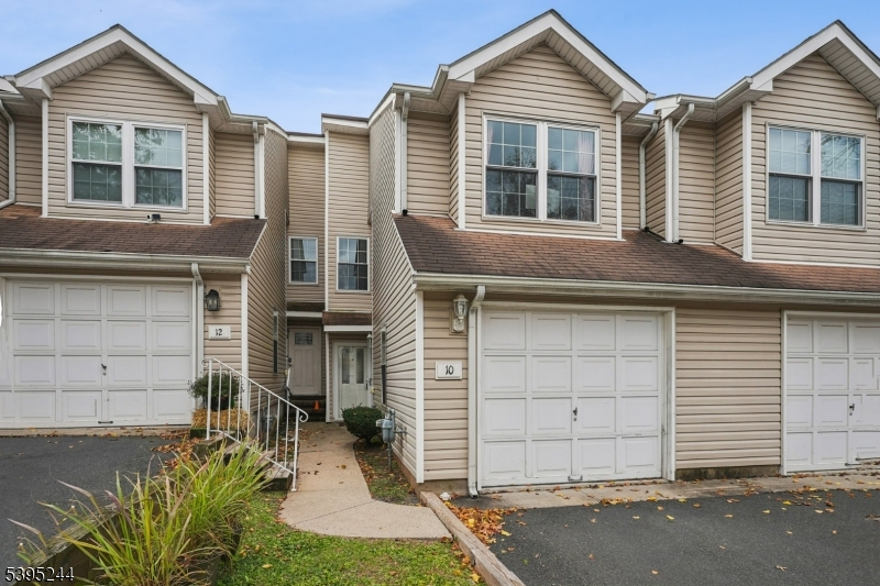 10 Depalma Ct, Franklin Twp., NJ 08873