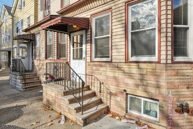 Newark City, NJ 07105,417 Lafayette St