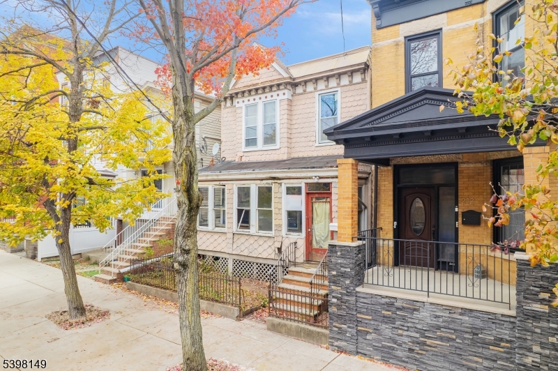 Weehawken Twp., NJ 07086,214 Angelique St