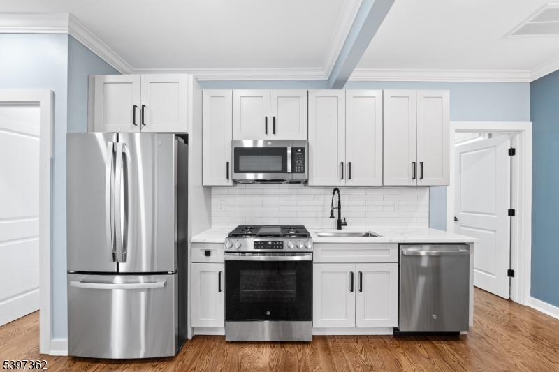 Nutley Twp., NJ 07110,8 Essex St