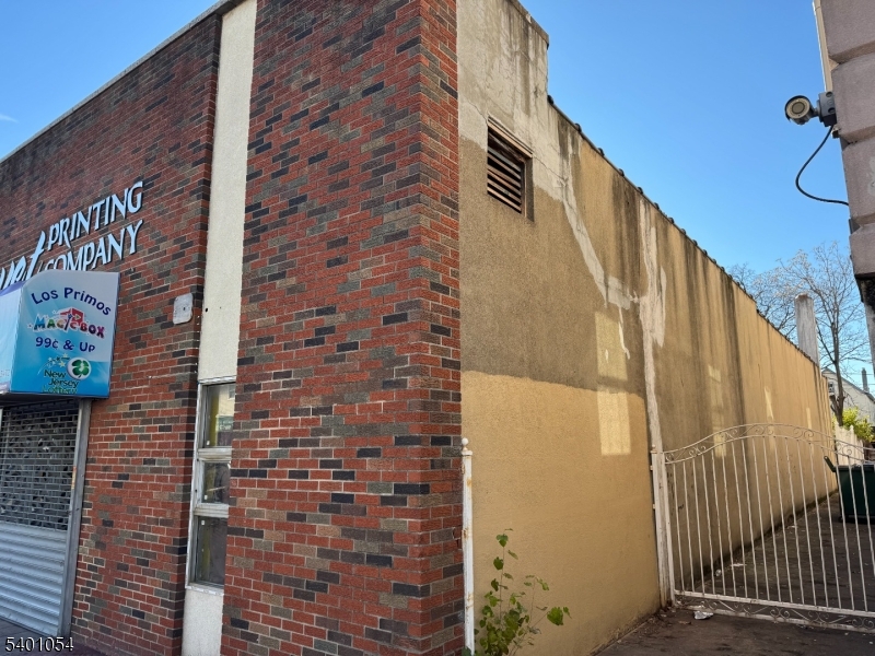 Elizabeth City, NJ 07206,506 Elizabeth Ave