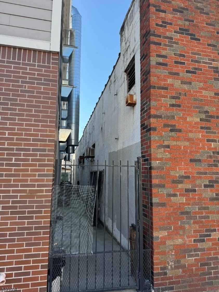 Elizabeth City, NJ 07206,506 Elizabeth Ave