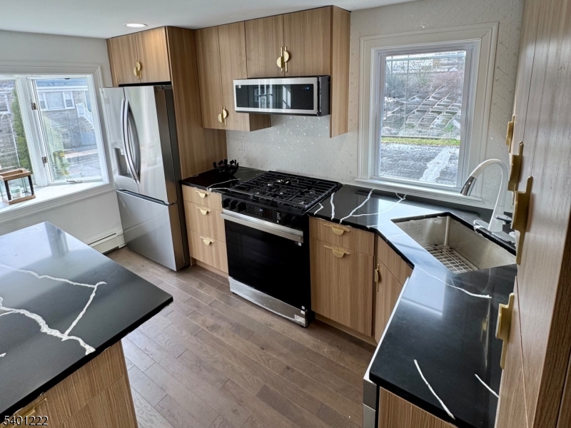 Maplewood Twp., NJ 07040,21 Lombardy Pl