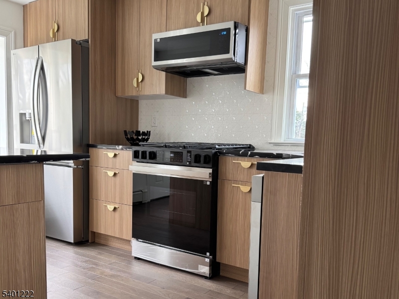 Maplewood Twp., NJ 07040,21 Lombardy Pl