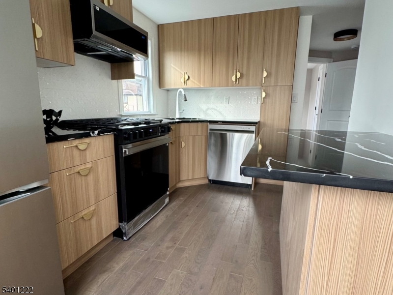 Maplewood Twp., NJ 07040,21 Lombardy Pl