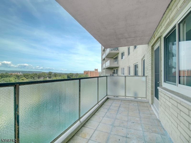 East Orange City, NJ 07018,377 S Harrison St #8I