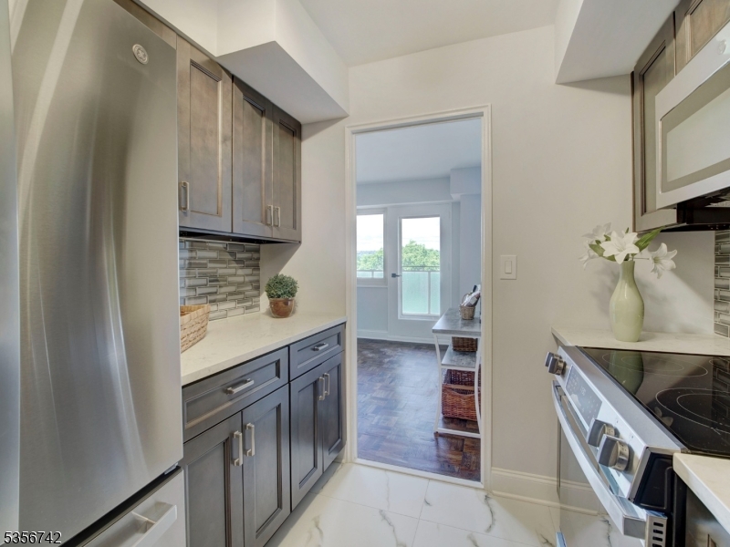 East Orange City, NJ 07018,377 S Harrison St #8I