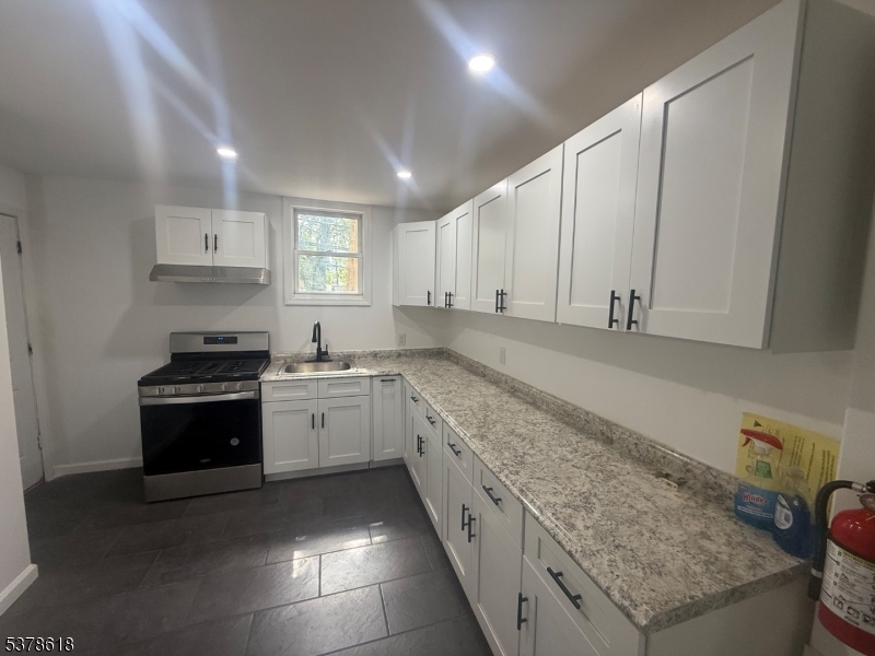 East Orange City, NJ 07018,15 Winthrop Ter