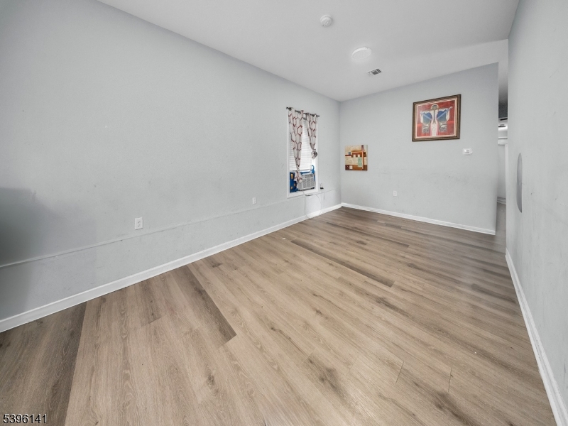 Paterson City, NJ 07501,740 E 18Th St #1