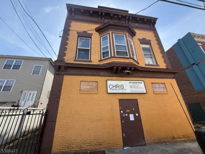 Elizabeth City, NJ 07201,1014 E Grand St