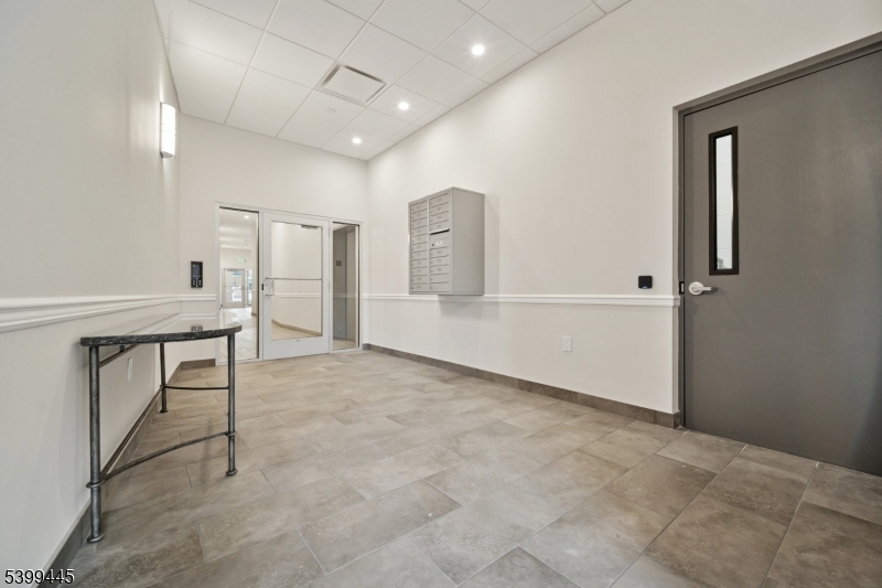 Chatham Boro, NJ 07928,246 Main St #304