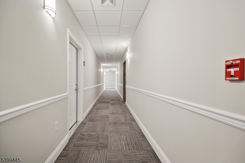 Chatham Boro, NJ 07928,246 Main St #304