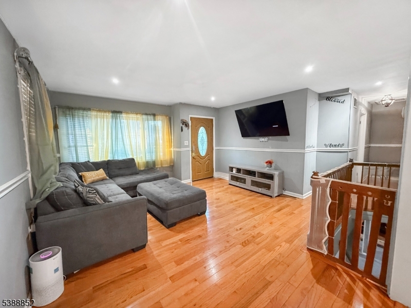 Hopatcong Boro, NJ 07843,214 Durban Ave