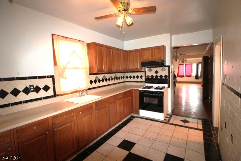 Kearny Town, NJ 07032,317 Davis Ave