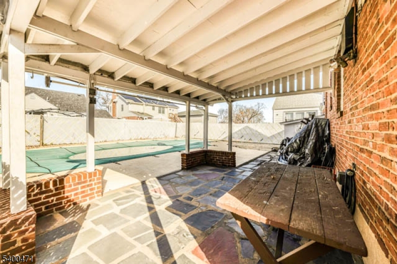 Elmwood Park Boro, NJ 07407,91 Birchwood Dr