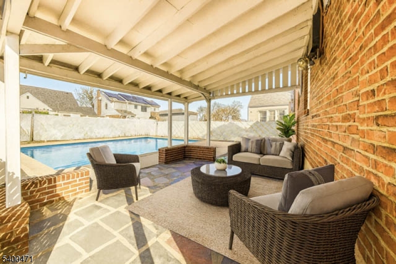 Elmwood Park Boro, NJ 07407,91 Birchwood Dr