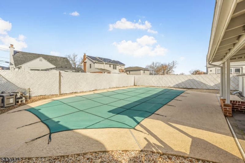 Elmwood Park Boro, NJ 07407,91 Birchwood Dr