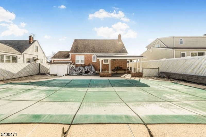 Elmwood Park Boro, NJ 07407,91 Birchwood Dr