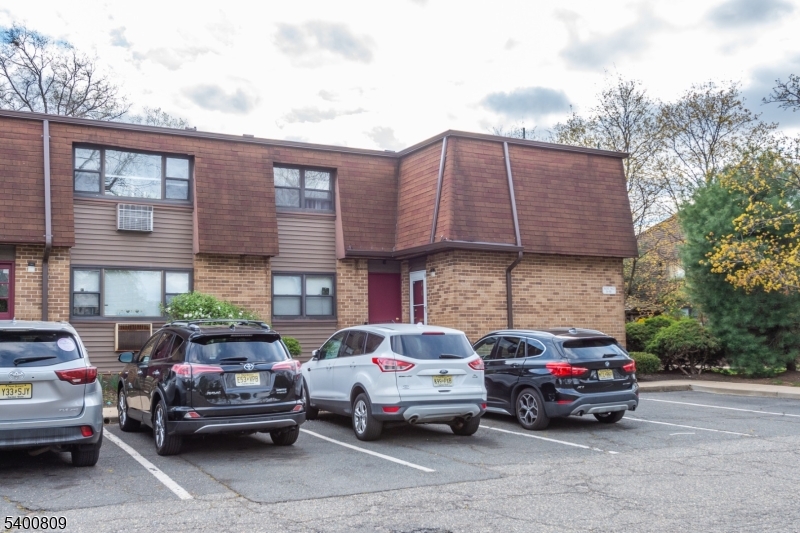 North Brunswick Twp., NJ 08902,1133 Livingston Ave #14