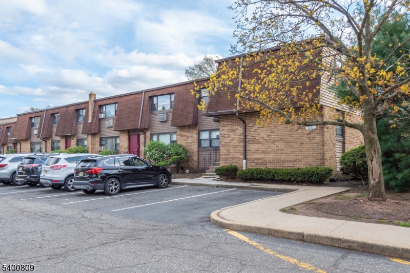 North Brunswick Twp., NJ 08902,1133 Livingston Ave #14