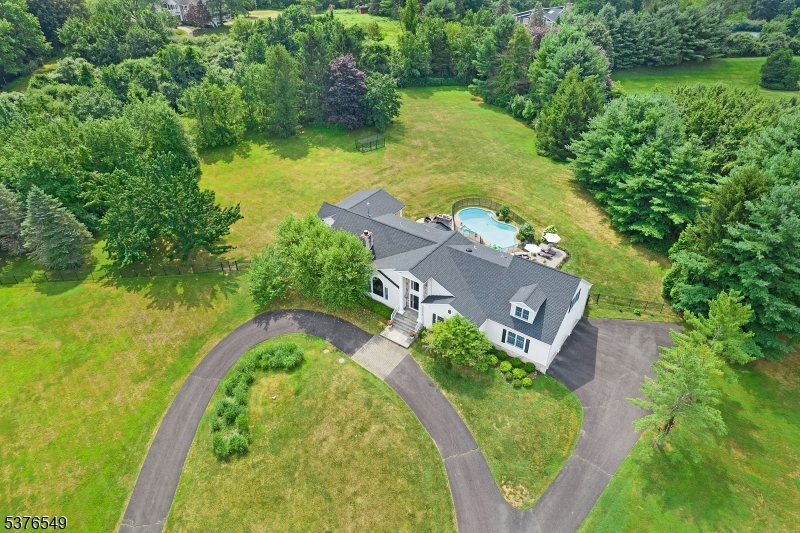 Mendham Boro, NJ 07945,18 Kerby Ln