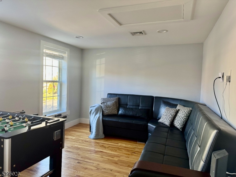 Rahway City, NJ 07065,229 Monroe St