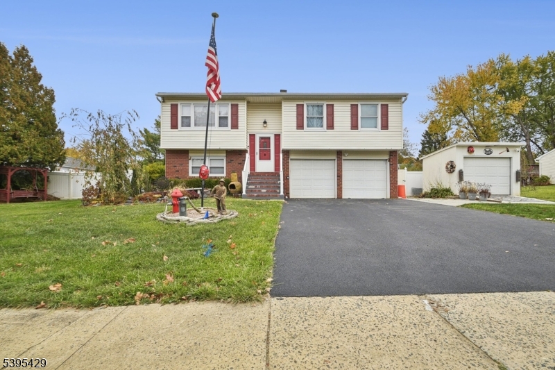 197 Powderhorn Dr, Lopatcong Twp., NJ 08865