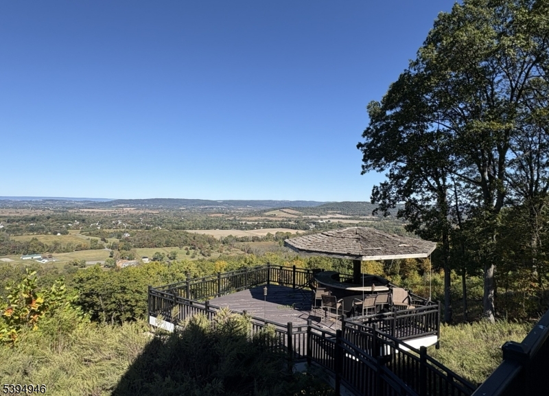 4 Vista Ln, Bethlehem Twp., NJ 08804