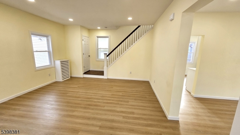 Newark City, NJ 07104,8 Tiffany Blvd