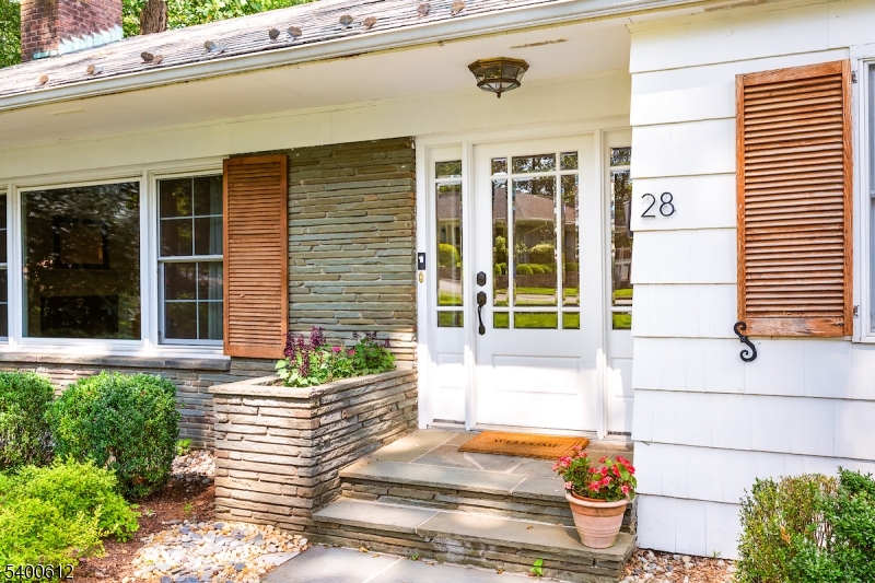 28 Londonderry Way, Summit City, NJ 07901