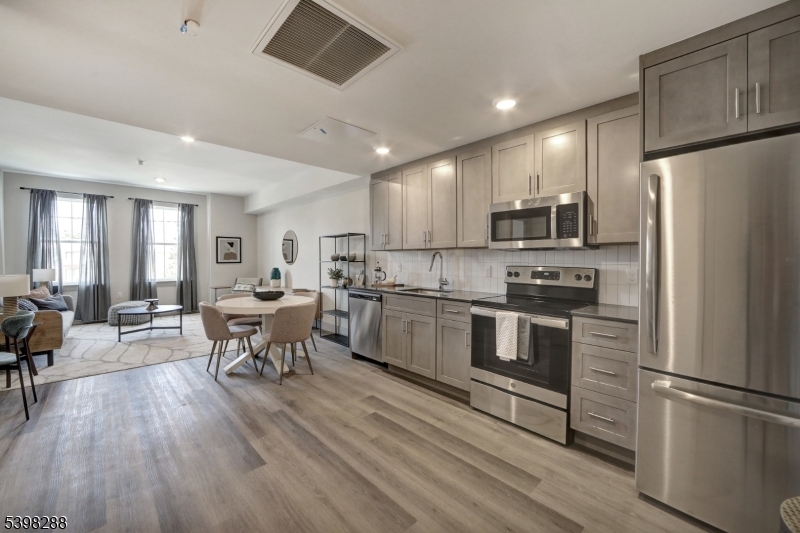 Belleville Twp., NJ 07109,548 Franklin Ave #214