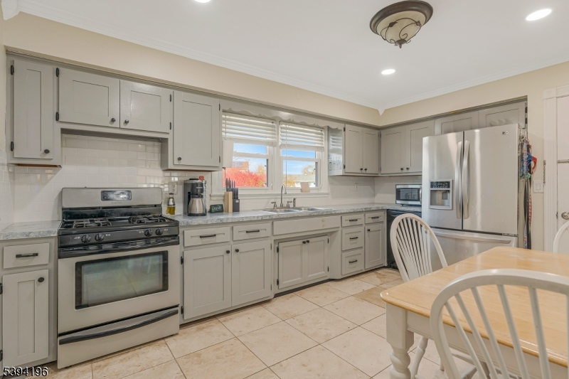 Manville Boro, NJ 08835,183 E Camplain Rd